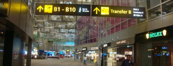 Bandar Udara Internasional Changi Singapura (SIN) is one of Singapore Short trip 2022.