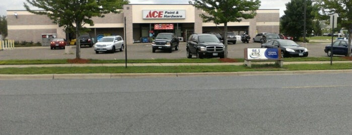 Ace Hardware & Paint is one of Selena'nın Beğendiği Mekanlar.