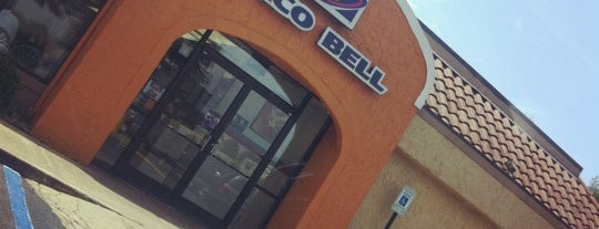 Taco Bell is one of Tempat yang Disukai Graham.