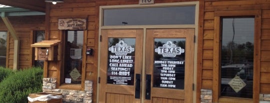 Texas Roadhouse is one of Tempat yang Disukai Donna Leigh.