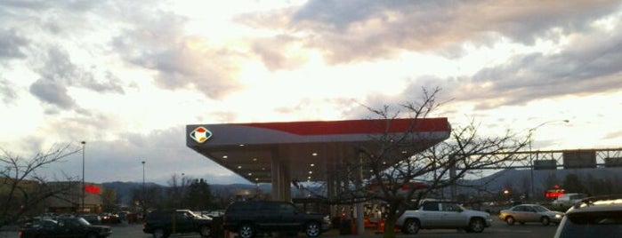 Fred Meyer Gasoline is one of Lieux qui ont plu à Ricardo.