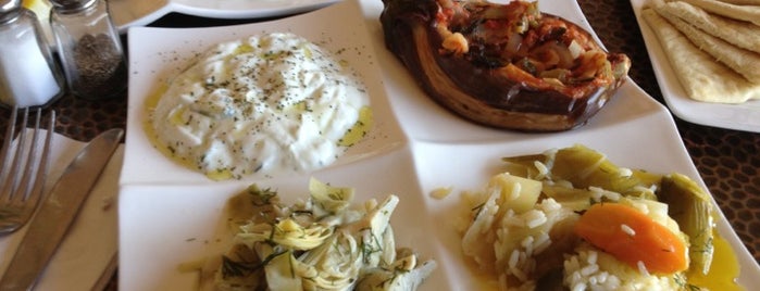 Agora Mediterranean Kitchen is one of สถานที่ที่ Elizabeth ถูกใจ.