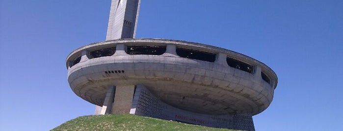 Бузлуджа (Buzludzha) is one of Distant Pleasures.