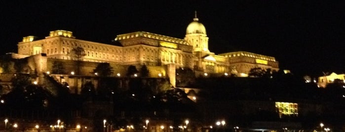 Istana Buda is one of [To-do] Budapest.