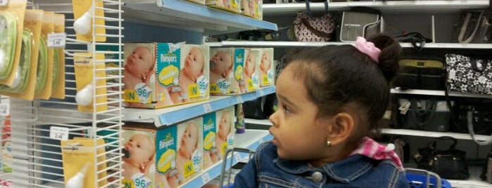 Toys"R"Us/Babies"R"Us is one of Locais curtidos por Paola.