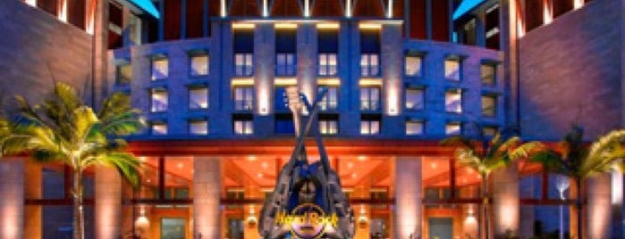 Hard Rock Hotel is one of Gespeicherte Orte von Oliver.