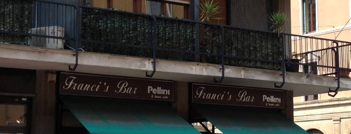 Franci's Bar is one of posti dove sono stata.