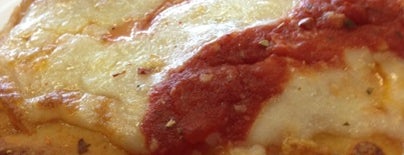 Nellos Pizza is one of Posti salvati di UNOlker.