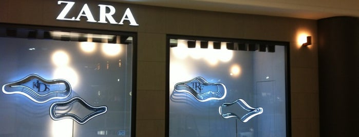 Zara is one of Lauさんのお気に入りスポット.