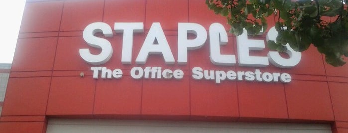 Staples is one of สถานที่ที่ Terri ถูกใจ.