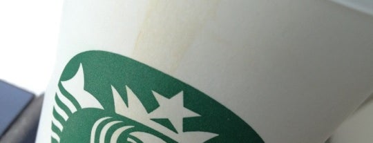 Starbucks is one of Lieux qui ont plu à Sarah.