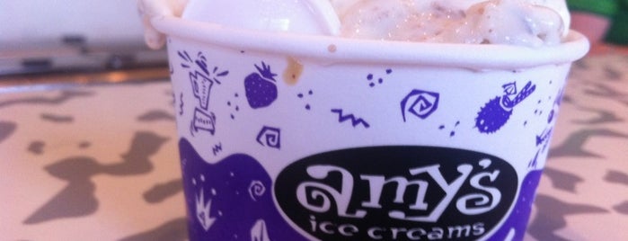 Amy's Ice Creams is one of Tempat yang Disukai Josh.