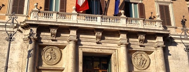 Palazzo Montecitorio is one of Roma To-do.