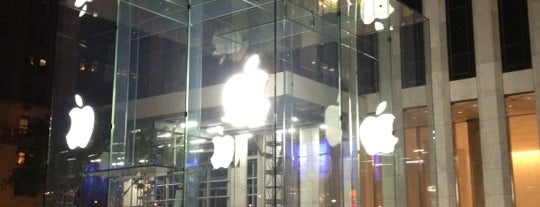 Apple Fifth Avenue is one of Where to go in New York.