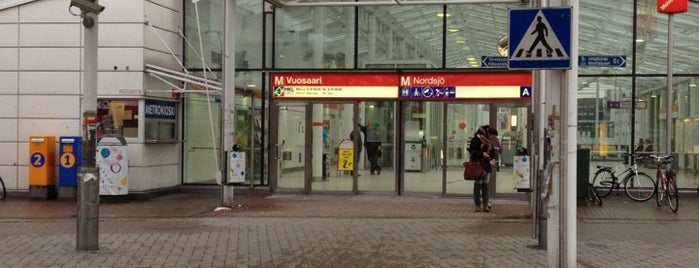 Metro Vuosaari is one of Klo 20 tyhjennettävät postilaatikot.
