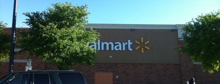Walmart Supercenter is one of Gabrielle : понравившиеся места.