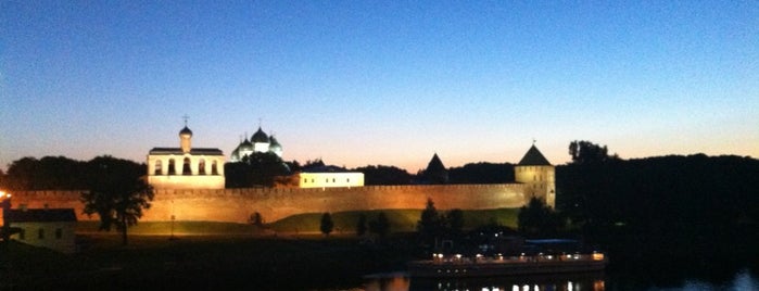 Kremlin de Novgorod is one of 100 чудес России.