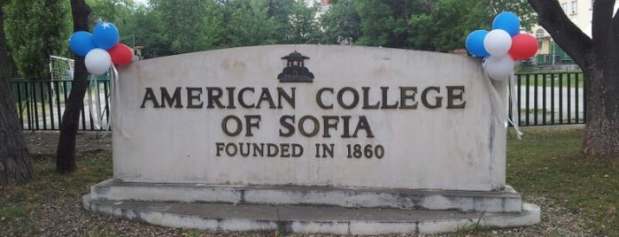 American College of Sofia is one of Orte, die Lilly B. gefallen.