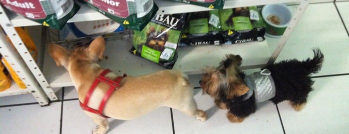 Toya's Place Pet Shop is one of Aurelio : понравившиеся места.