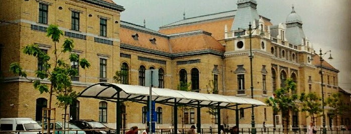 Szeged vasútállomás is one of Pályaudvarok, vasútállomások (Train Stations).