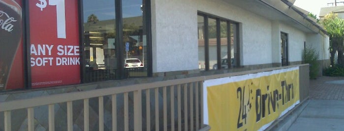 McDonald's is one of สถานที่ที่ Lisa ถูกใจ.