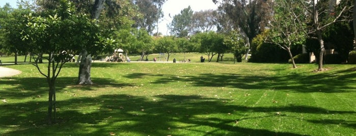 Villa La Jolla Park is one of Lugares favoritos de Neha.