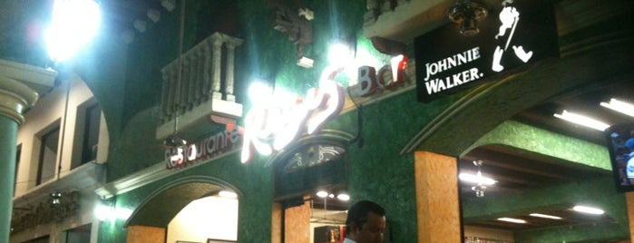 Restaurant Bar Regis is one of Lugares favoritos de Michelle.