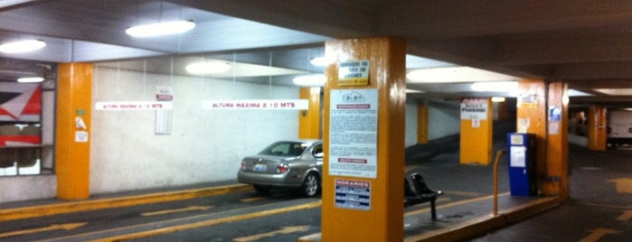 Estacionamiento Colon is one of Tempat yang Disukai Gilberto.