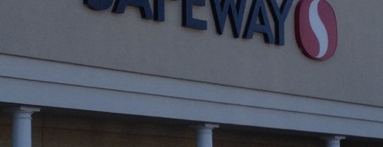 Safeway is one of สถานที่ที่ Eric ถูกใจ.