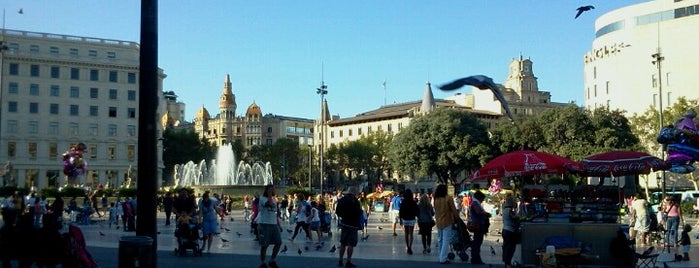 Plaça de Catalunya is one of Барселона.