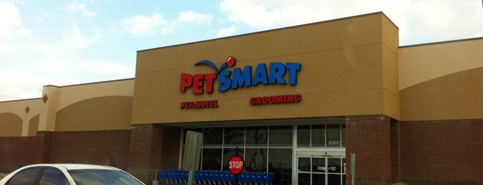 PetSmart is one of สถานที่ที่ Erin ถูกใจ.