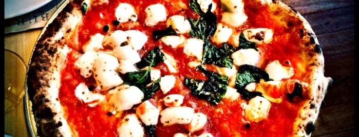 Burrata Wood Fired Pizza is one of El Greco Jakob 님이 저장한 장소.
