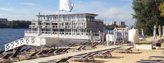 Royal Beach Club is one of Resorts))).