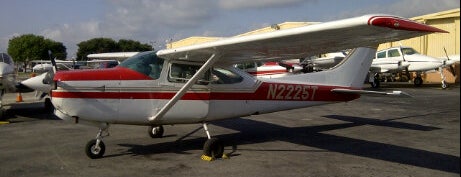 Alpha Tango Flying Services (Pilot Training and Rentals) is one of Lugares favoritos de Kaleem.