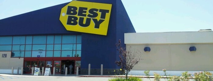 Best Buy is one of Locais curtidos por Todd.