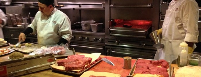 Morton's The Steakhouse is one of Locais curtidos por Ayan.