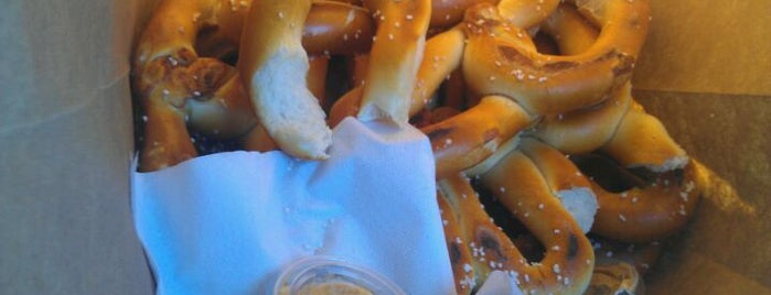 Philly Pretzel Factory is one of Tempat yang Disukai Bern.