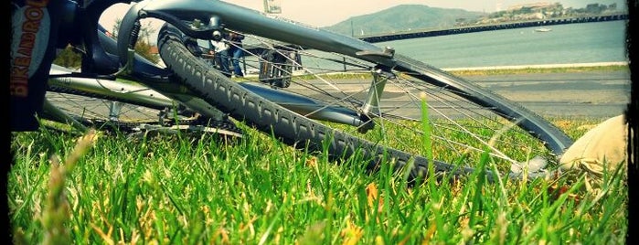 Bike And Roll is one of San Francisco - Golden Gate by bike.