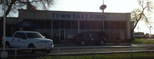 Town East Ford is one of สถานที่ที่ Ken ถูกใจ.