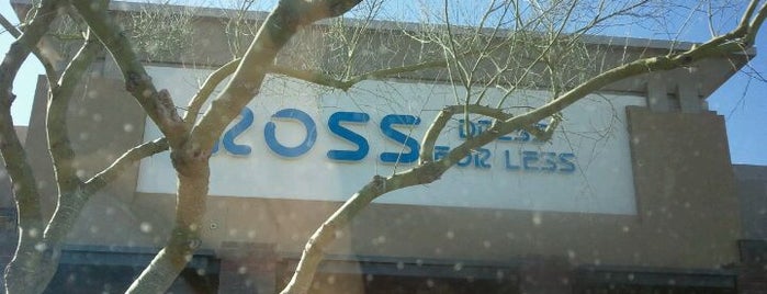 Ross Dress for Less is one of สถานที่ที่ Heidi ถูกใจ.