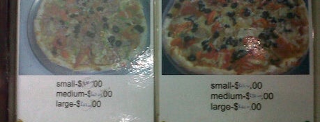 Georgies Pizza is one of Locais salvos de Kimmie.