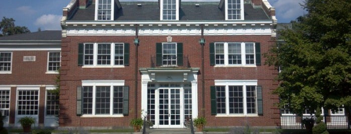 Eleanor Cabot Bradley Estate is one of sheri : понравившиеся места.