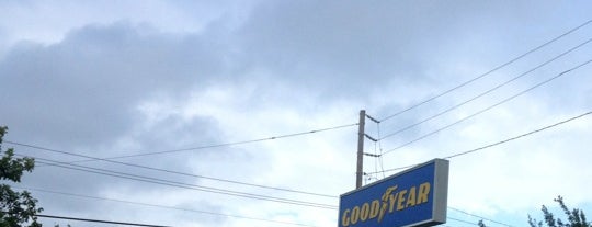Goodyear is one of Lugares favoritos de Chester.