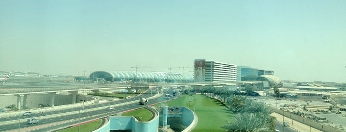 Holiday Inn Express Dubai Airport is one of Tempat yang Disukai Fernando.