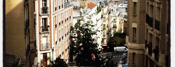 Montmartre is one of Paris.