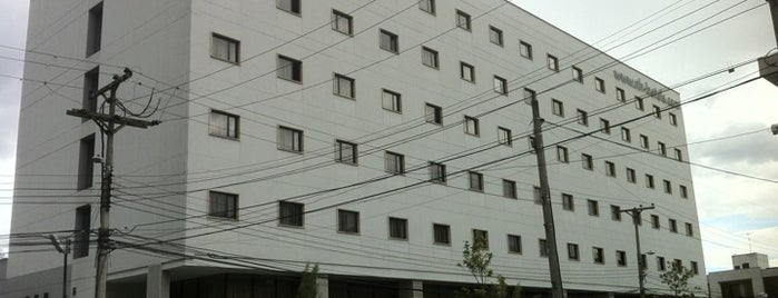 Hotel Atton Bogota 93 is one of สถานที่ที่ Adrian ถูกใจ.