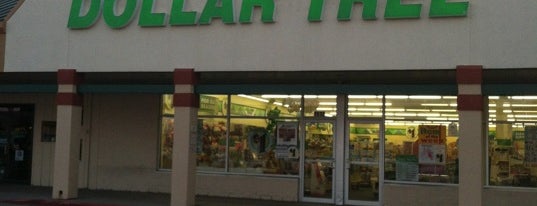 Dollar Tree is one of Orte, die Jaime gefallen.