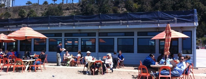 Back on the Beach Cafe is one of Locais salvos de Phil.