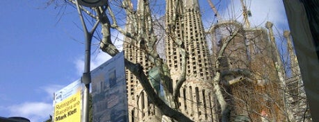 Allianz Sucursal Sagrada Familia is one of Barri Camp de l'Arpa.
