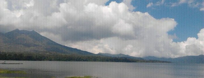 Danau Batur is one of Beautiful places to do an engagement photo in Bali.